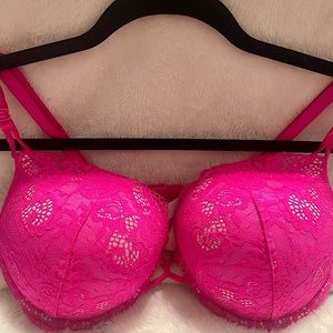 Victoria’s Secret Bombshell Bra • 36C hot pink
